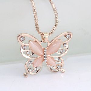 NWT *BOUTIQUE* ROSE GOLD BUTTERLY NECKLACE